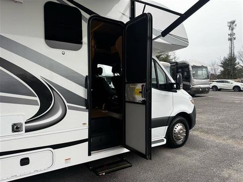 Used 2020 Mercedes-Benz Sprinter 3500 image 16
