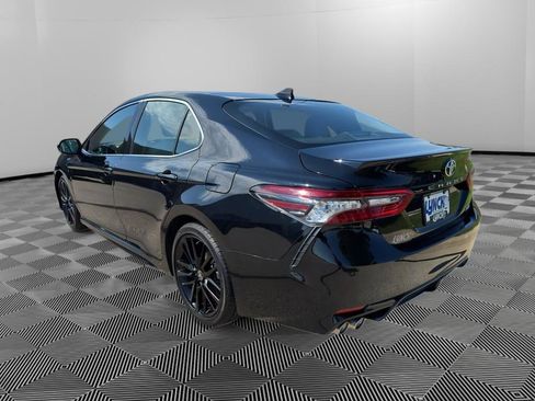 Used 2022 Toyota Camry XSE FWD image 3