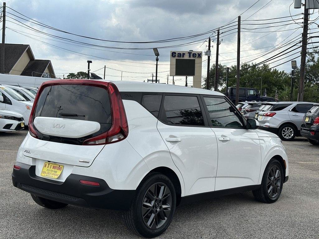 Used 2022 Kia Soul EX FWD image 4