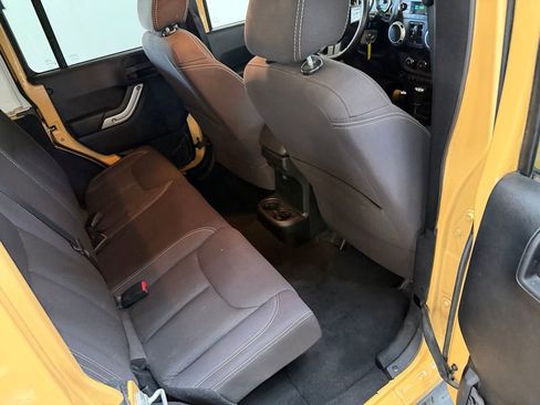 Used 2013 Jeep Wrangler Unlimited Sahara w/ Connectivity Group AWD/4WD image 33