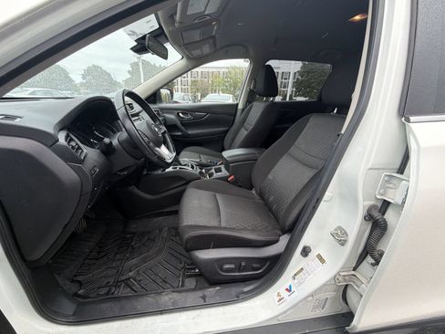 Used 2020 Nissan Rogue SV w/ Premium Package AWD/4WD image 13