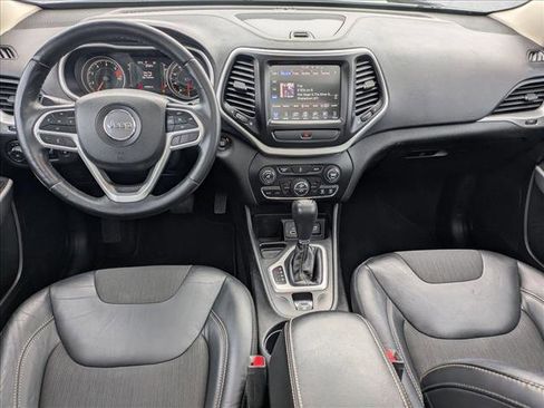 Used 2018 Jeep Cherokee Latitude Plus w/ Comfort/Convenience Group image 17