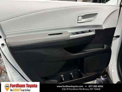 Used 2026 Toyota Sienna LE FWD image 20