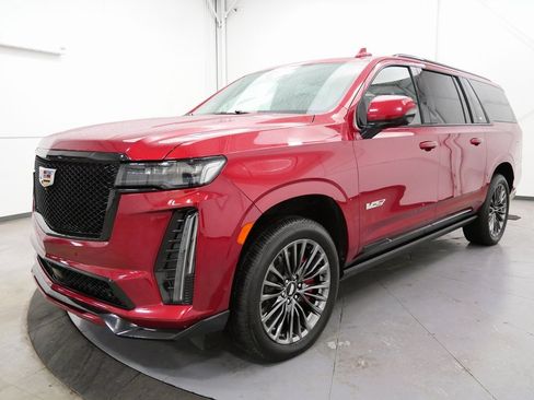 Used 2023 Cadillac Escalade ESV V image 3