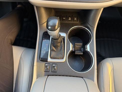 Used 2015 Toyota Highlander XLE image 11