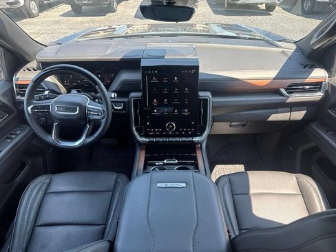 Used 2025 GMC Yukon Denali w/ Advanced Technology Package AWD/4WD image 32