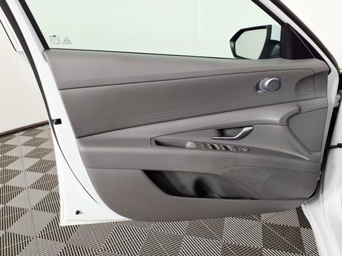 Certified 2023 Hyundai Elantra Blue FWD image 16