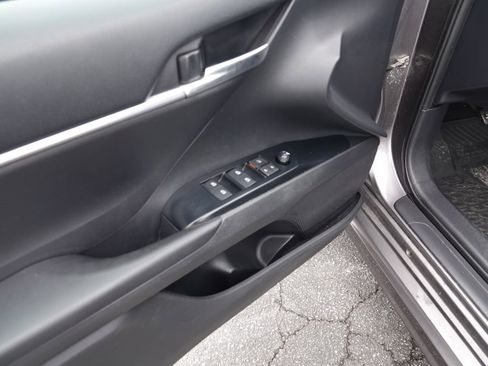 Used 2019 Toyota Camry L image 12