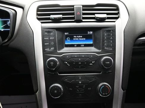 Used 2016 Ford Fusion SE AWD/4WD image 17