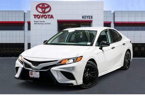 Certified 2019 Toyota Camry SE image 1