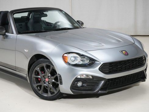 Used 2017 FIAT 124 Spider Abarth image 13
