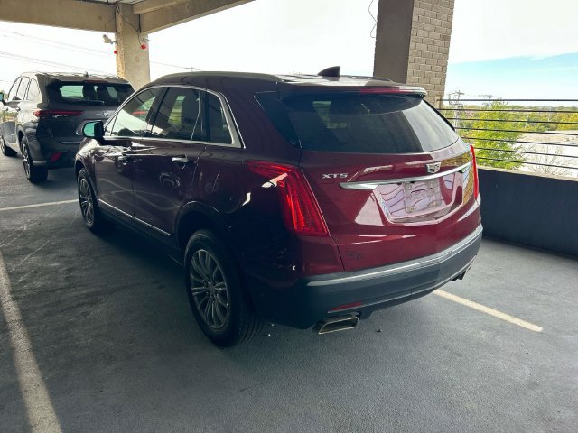Used 2017 Cadillac XT5 Luxury w/ Driver Awareness Package FWD image 2