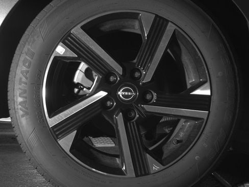 Used 2025 Nissan Sentra SV FWD image 15
