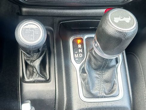 Used 2023 Jeep Wrangler Unlimited w/ Sun & Screen Package AWD/4WD image 18