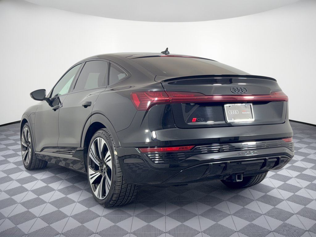 Used 2024 Audi Q8 e-tron Prestige AWD/4WD image 9