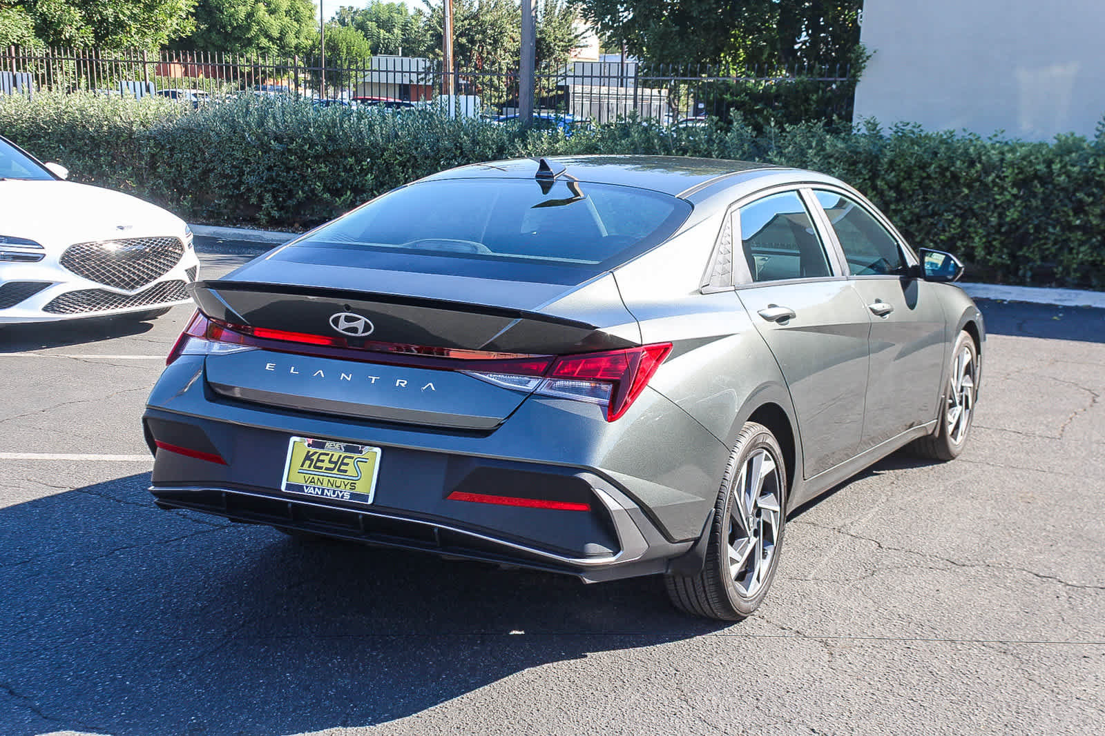 Certified 2025 Hyundai Elantra Sport FWD image 4