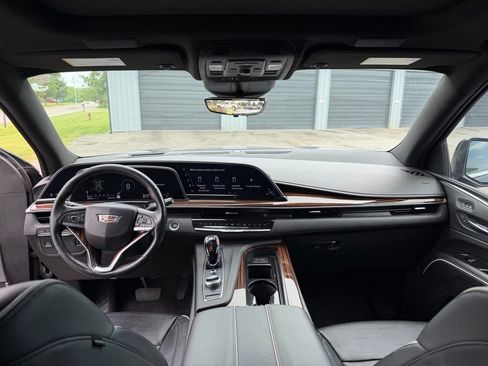 Used 2023 Cadillac Escalade ESV Premium Luxury AWD/4WD image 9