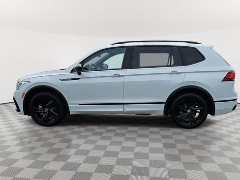 Certified 2023 Volkswagen Tiguan SE R-Line FWD image 8