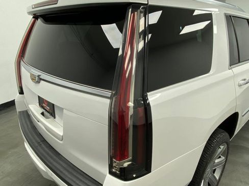 Used 2016 Cadillac Escalade Premium image 13