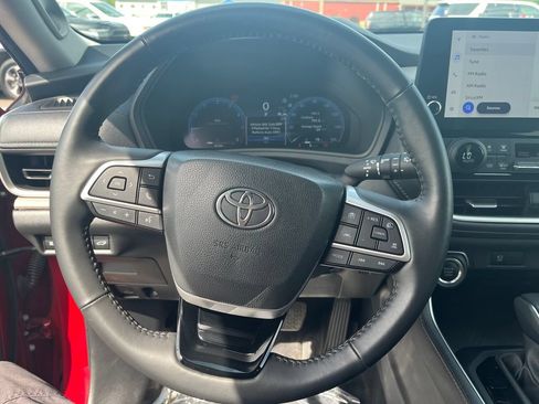 Used 2024 Toyota Grand Highlander AWD image 15