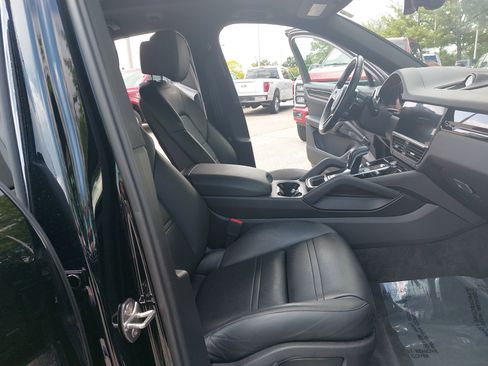 Used 2020 Porsche Cayenne AWD/4WD image 10