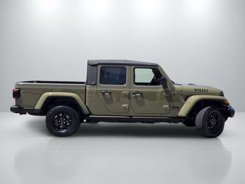 Used 2025 Jeep Gladiator Sport AWD/4WD image 3