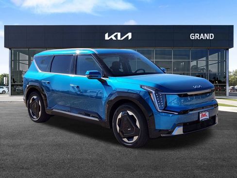 New 2026 Kia EV9 Land image 2
