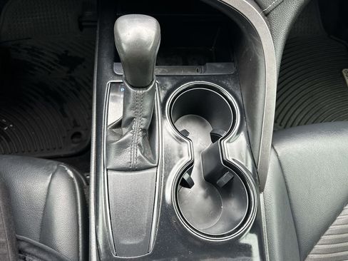 Used 2019 Toyota Camry SE image 25