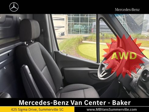Used 2024 Mercedes-Benz Sprinter 2500 image 37