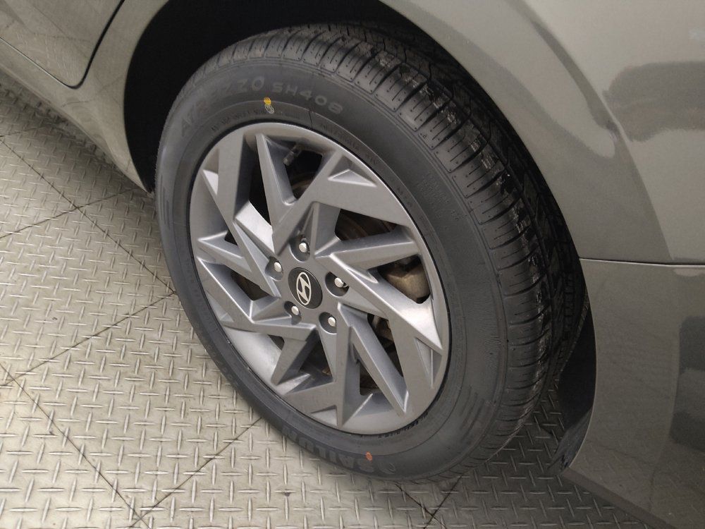 Used 2024 Hyundai Elantra SEL FWD image 31