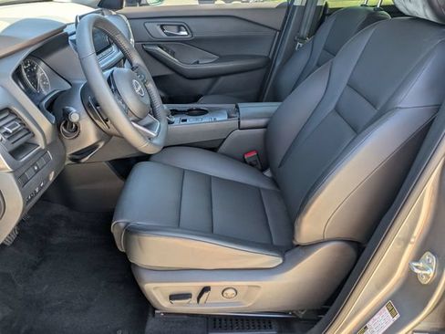 Used 2023 Nissan Rogue SV w/ SV Premium B Package FWD image 14
