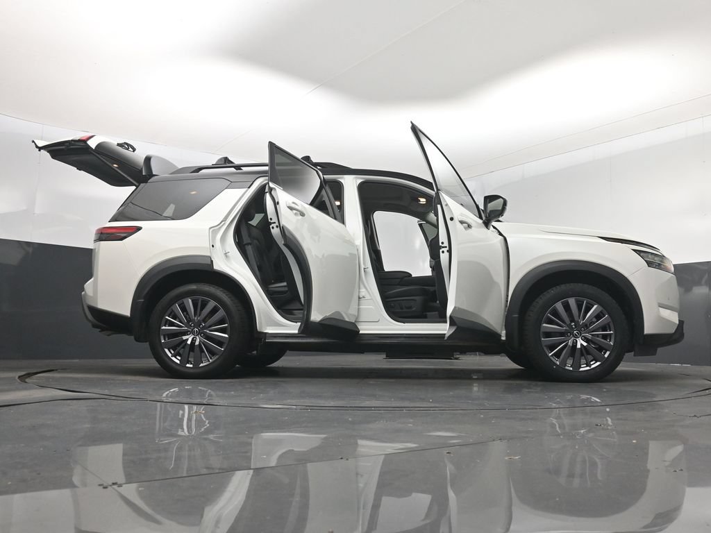 Used 2023 Nissan Pathfinder SL w/ SL Premium Package FWD image 7