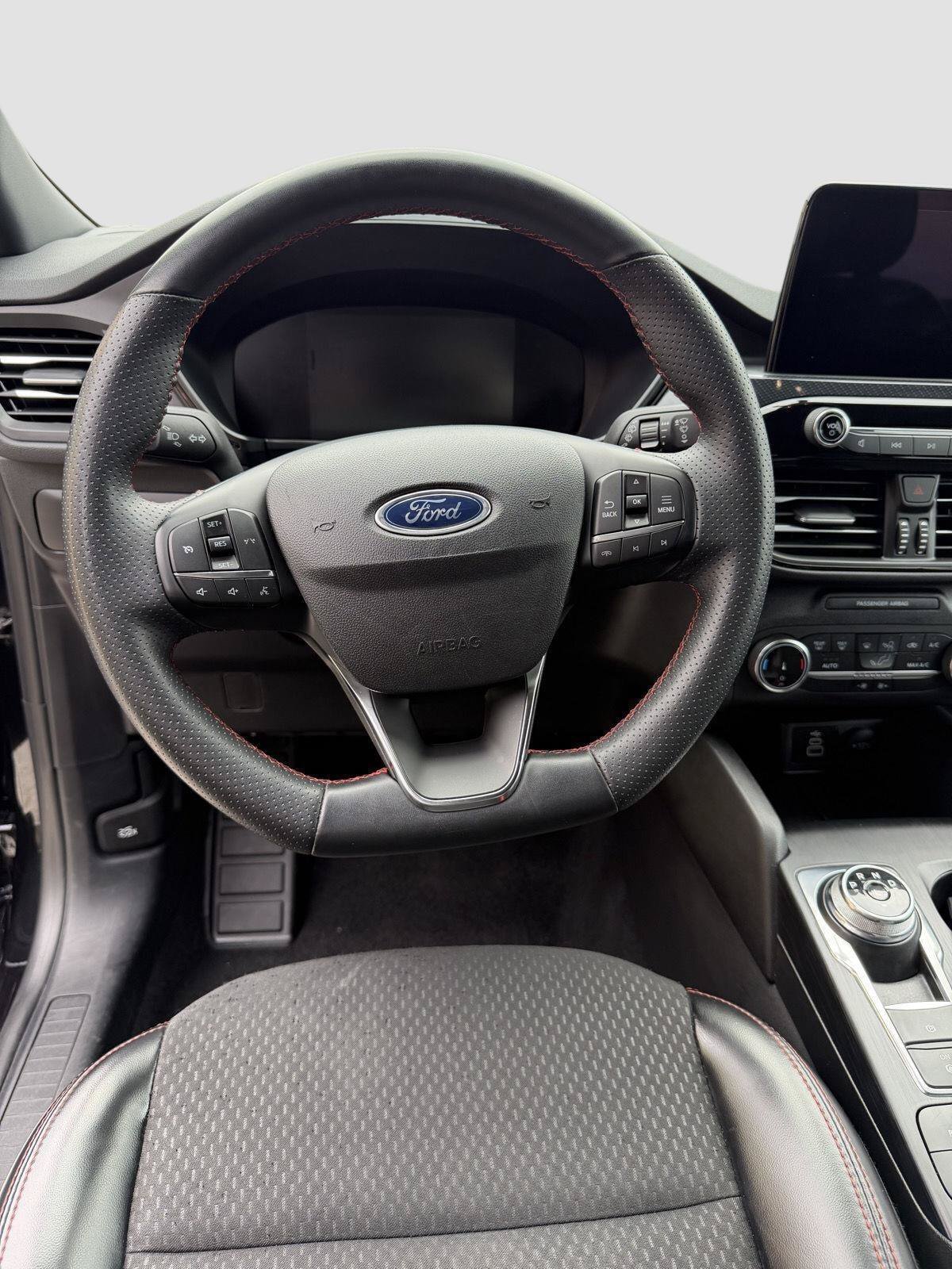 Used 2025 Ford Escape ST-Line AWD/4WD image 13