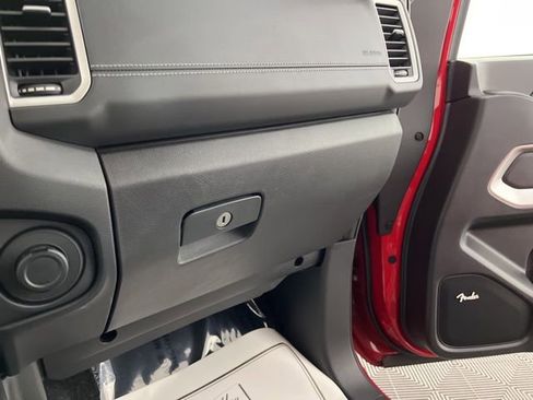 Used 2024 Nissan Frontier SV w/ Technology Package RWD image 38