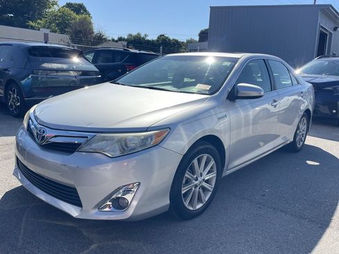 Used 2012 Toyota Camry XLE w/ Leather Pkg FWD image 2
