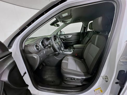 Used 2025 Chevrolet Blazer LT FWD image 13