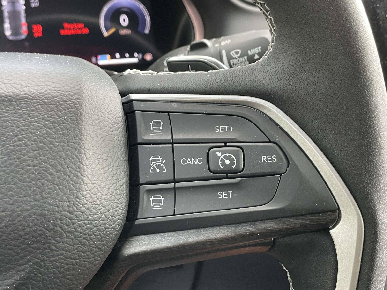 Used 2023 Jeep Grand Cherokee Limited AWD/4WD image 24