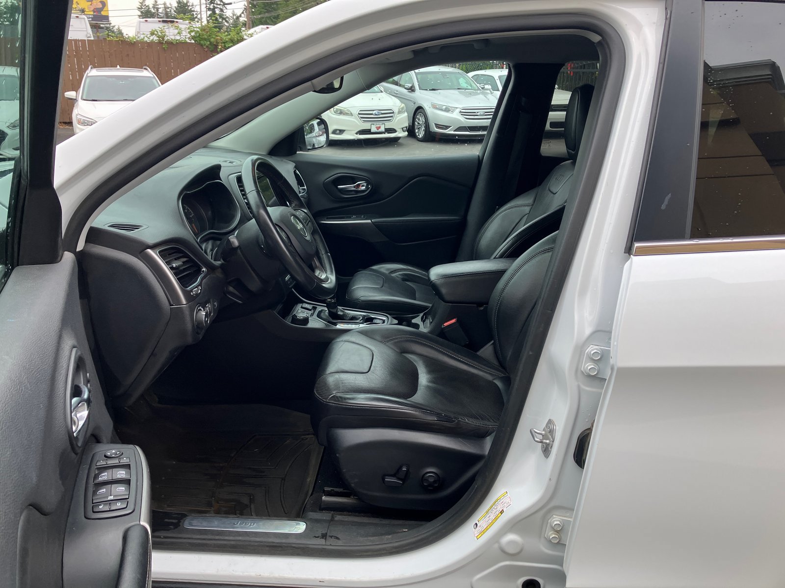 Used 2019 Jeep Cherokee Limited AWD/4WD image 12