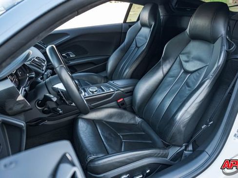 Used 2018 Audi R8 V10 w/ Premium Package image 4