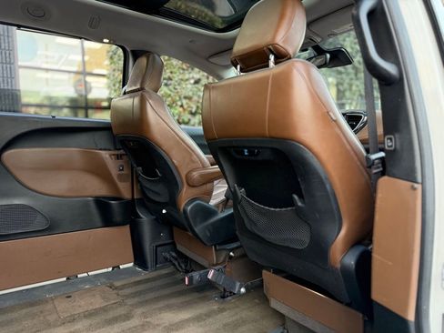 Used 2017 Chrysler Pacifica Limited w/ Advanced Safetytec Group image 42