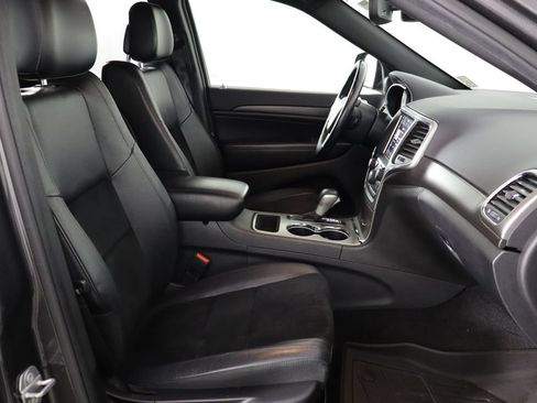 Used 2018 Jeep Grand Cherokee Altitude RWD image 18