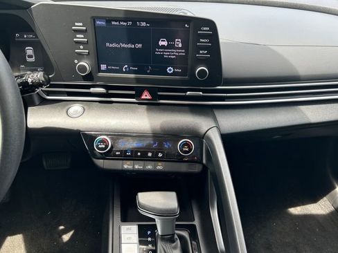 Certified 2022 Hyundai Elantra SEL w/ Preferred Accessory Package FWD image 18