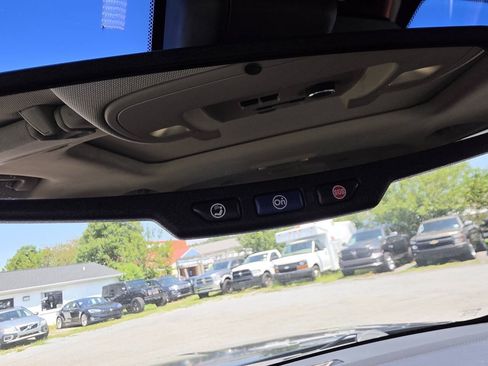 Used 2016 Cadillac Escalade ESV Luxury AWD/4WD image 40