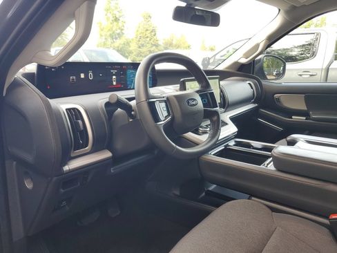 Used 2025 Ford Expedition Max Active RWD image 21