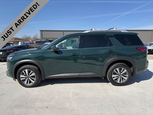 Certified 2024 Nissan Pathfinder SL image 8