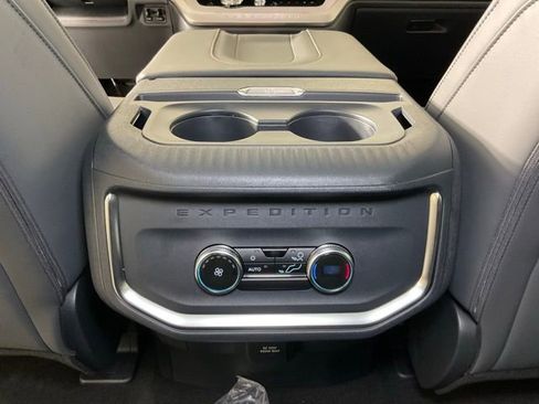 New 2025 Ford Expedition Active image 19