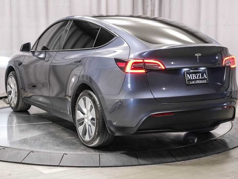 Used 2023 Tesla Model Y 2WD image 2