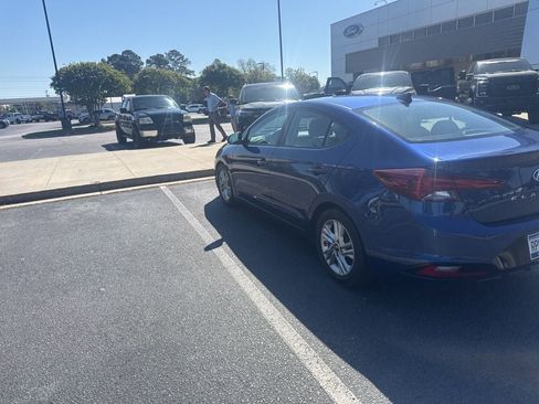 Used 2019 Hyundai Elantra SEL image 2