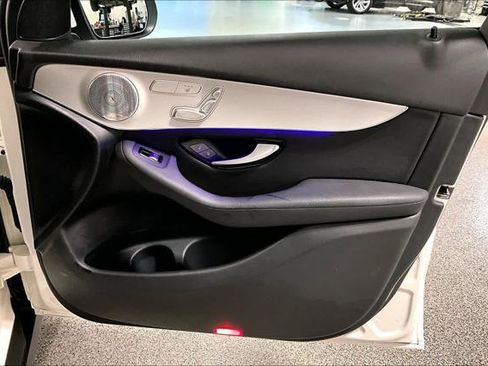 Used 2021 Mercedes-Benz GLC 300 image 23