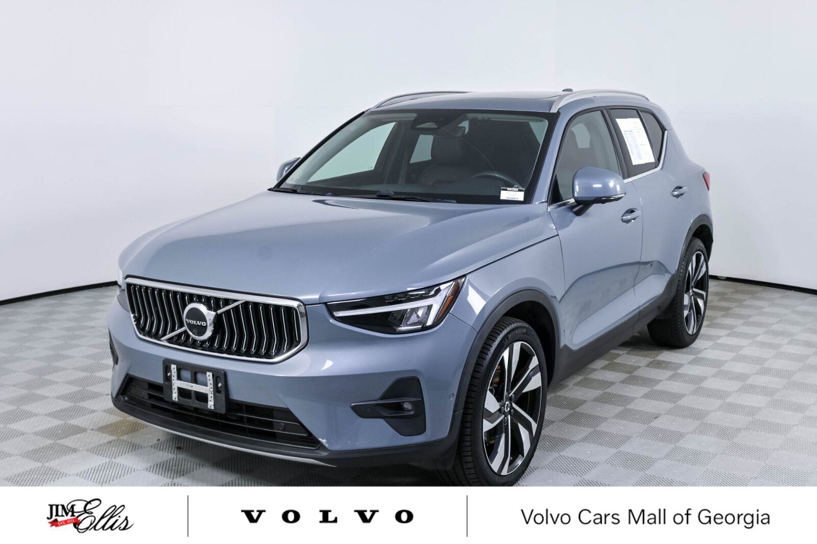 Used 2023 Volvo XC40 B5 Plus w/ Protection Package Premier AWD/4WD image 1